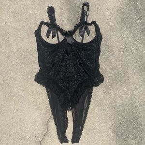 Vintage Intimates Attitudes Crotchless Lace Ruffle Bodysuit Teddy
